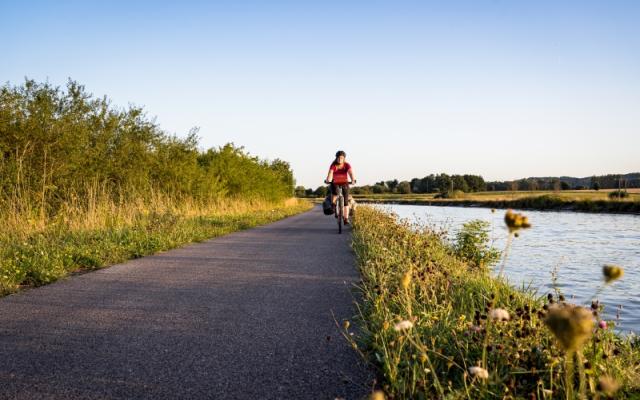 Canal latéral à l'Oise ©Un monde à vélo