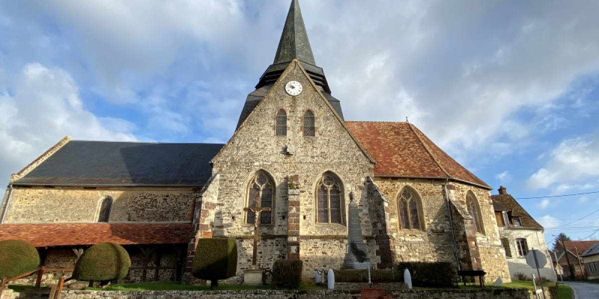 Place de l'église à Blacourt ©OTI Pays de Bray - Elise Gazel