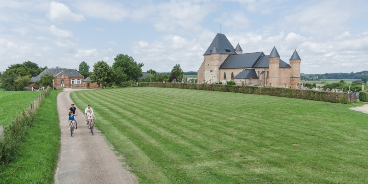 Eglise fortifiée de Beaurain ©Teddy Henin