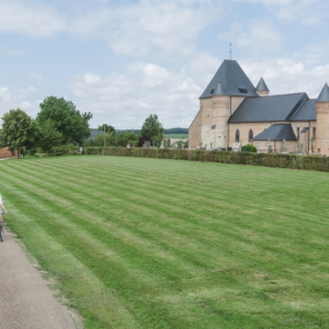 Eglise fortifiée de Beaurain ©Teddy Henin