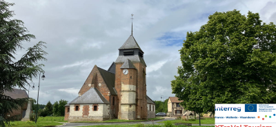 Place de l'église à Hétomesnil