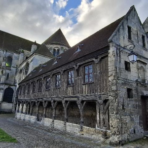 Noyon, complètement sonnée !
