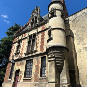 Noyon, complètement sonnée !